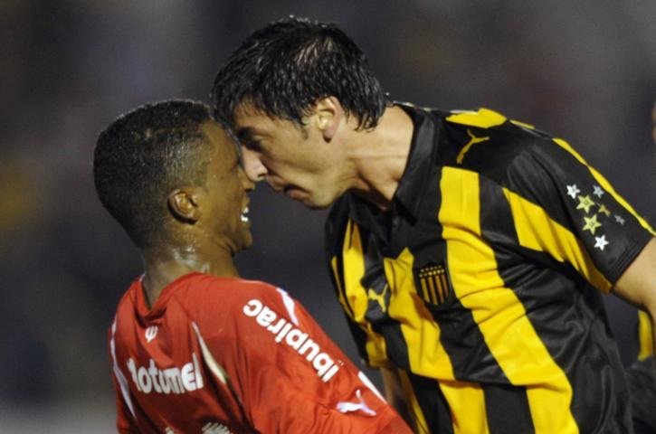 LDU e Pe&ntilde;arol eliminam dois argentinos e seguem em frente na Libertadores