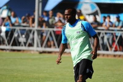 Vin&iacute;cius Pacheco ganha oportunidade na Libertadores com a aus&ecirc;ncia de Douglas