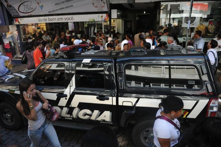Pol&iacute;cia encontra sangue e material gen&eacute;tico em cl&iacute;nica de aborto