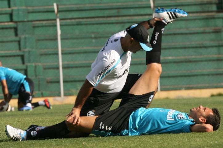 Ap&oacute;s treino na Bol&iacute;via, Colla&ccedil;o destaca vantagens de jogar com o canhoto Escudero
