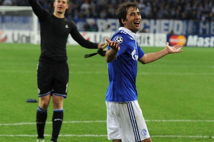 Maior artilheiro da hist&oacute;ria do time espanhol, atacante defende o Schalke atualmente