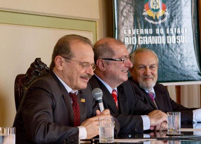 RS e Minist&eacute;rio das Comunica&ccedil;&otilde;es assinam protocolo para internet popular
