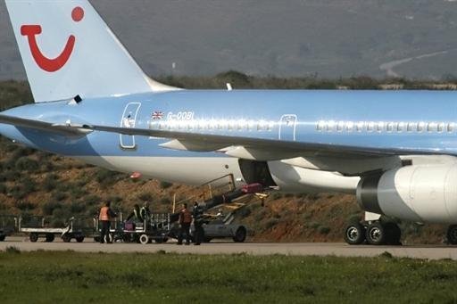 Boeing 777 com 240 passageiros faz pouso de emerg&ecirc;ncia em Atenas