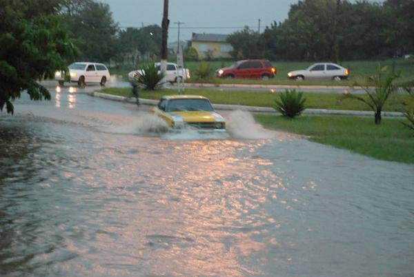 Desde as 5h desta quinta-feira, foi registrado um volume de 150 mm de chuva na regi&atilde;o Centro do Estado