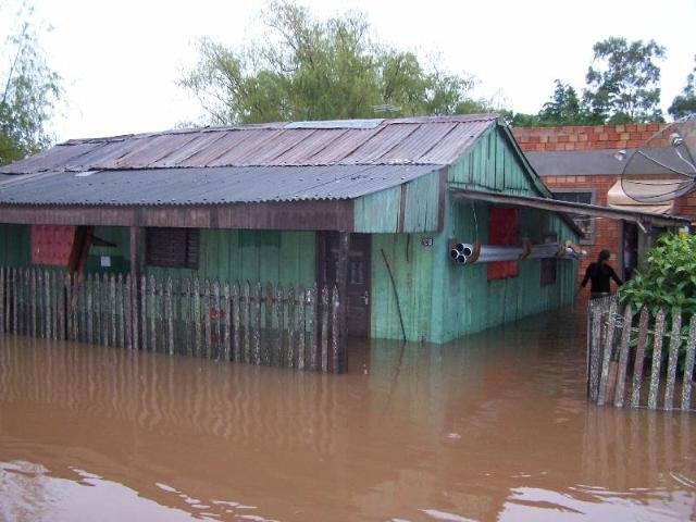 Pontos do Rio Grande do Sul registram mais de 100 mil&iacute;metros de chuva 
