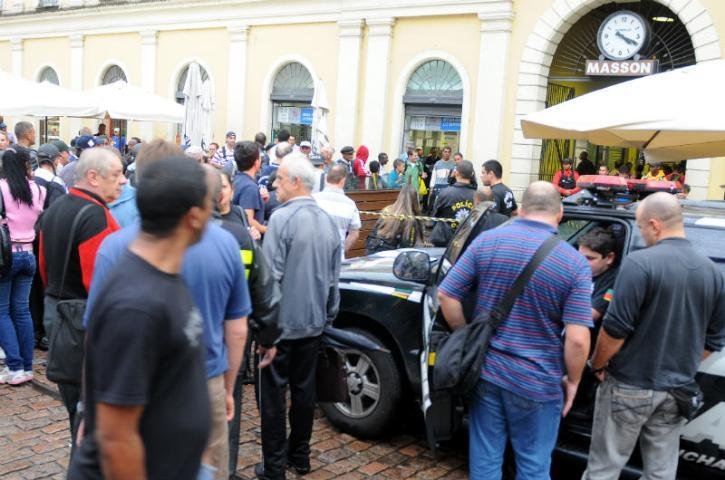 Crime ocorreu na sa&iacute;da do Mercado P&uacute;blico, no Centro de Porto Alegre