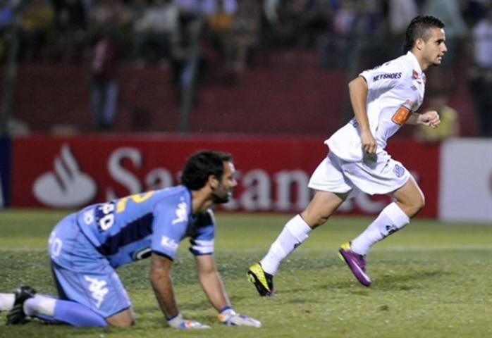 Santos vence o Cerro e s&oacute; depende de si para avan&ccedil;ar