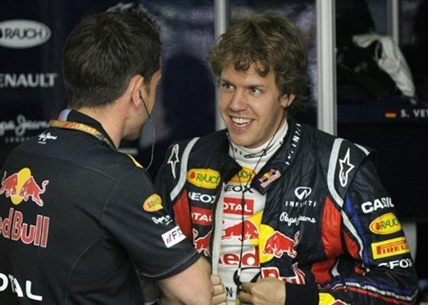 Vettel domina primeiro dia de treinos na China