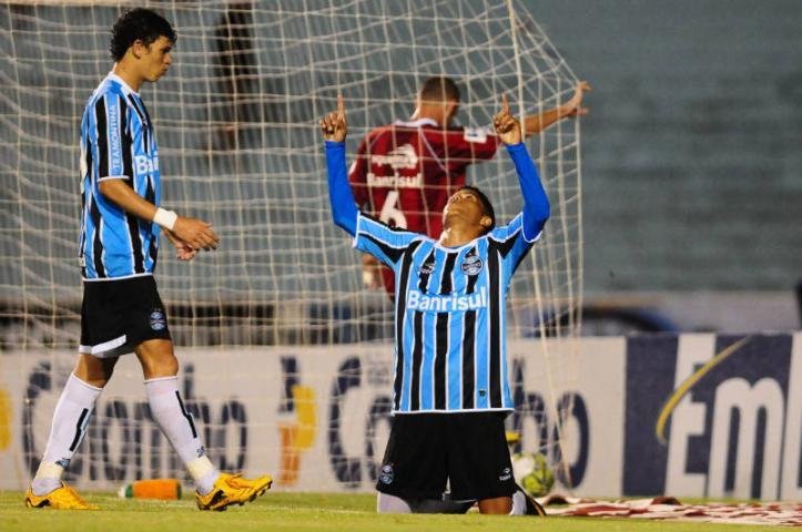 Precisamos do apoio do torcedor gremista, diz Leandro
