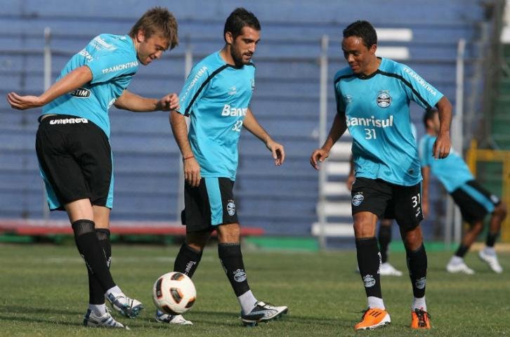 Gr&ecirc;mio enfrenta Ypiranga tentando recuperar imagem