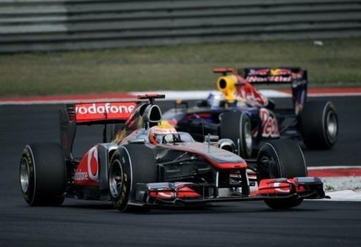 Hamilton faz melhor corrida da carreira e quebra hegemonia de Vettel