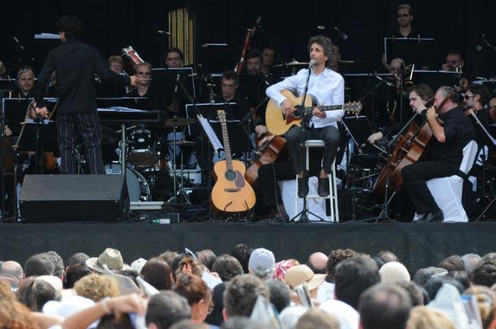Vitor Ramil tamb&eacute;m cantou para centenas de pessoas na Reden&ccedil;&atilde;o