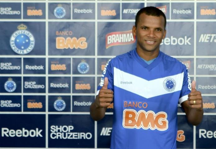 Vitor chega ao Cruzeiro sonhando com t&iacute;tulos