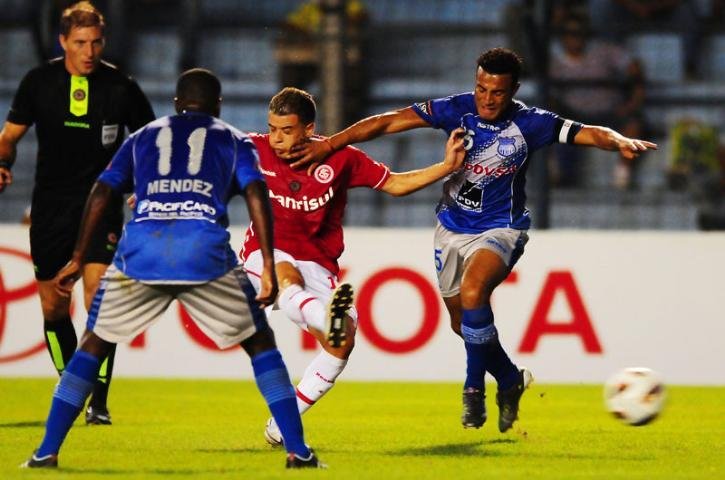 Emelec jogar&aacute; contra o Inter para evitar uma cat&aacute;stofre, diz jornal equatoriano
