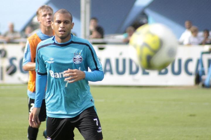A gente sabe que pode melhorar, diz Gabriel sobre time do Gr&ecirc;mio