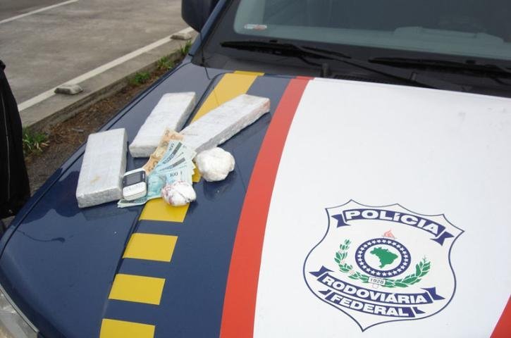 PRF apreendeu maconha e coca&iacute;na num t&aacute;xi