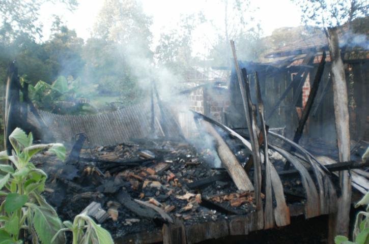 Mulher morre ap&oacute;s inc&ecirc;ndio em resid&ecirc;ncia em Santa Rosa