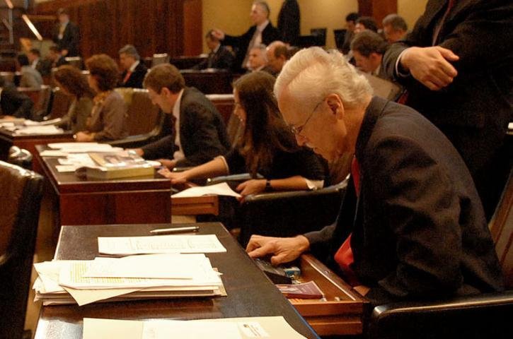 Deputados aprovaram ontem legisla&ccedil;&atilde;o que obriga tradu&ccedil;&atilde;o de palavras em outros idiomas