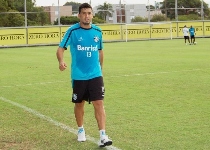 Ed&iacute;lson inicia processo de recondicionamento f&iacute;sico no Gr&ecirc;mio