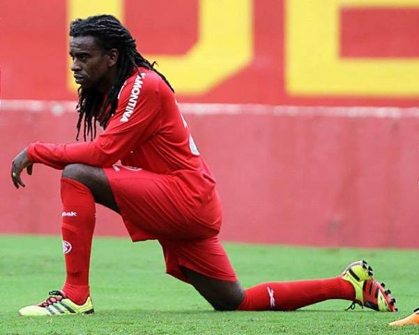 Tinga e Oscar podem ser refor&ccedil;os do Inter contra o Juventude no domingo