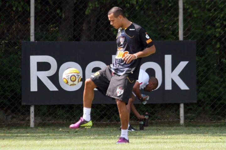 Com dor, Lu&iacute;s Fabiano tem estreia adiada no S&atilde;o Paulo 
