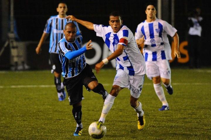 Em grande jogo, Gr&ecirc;mio vence Cruzeiro no Passo D&acute;Areia
