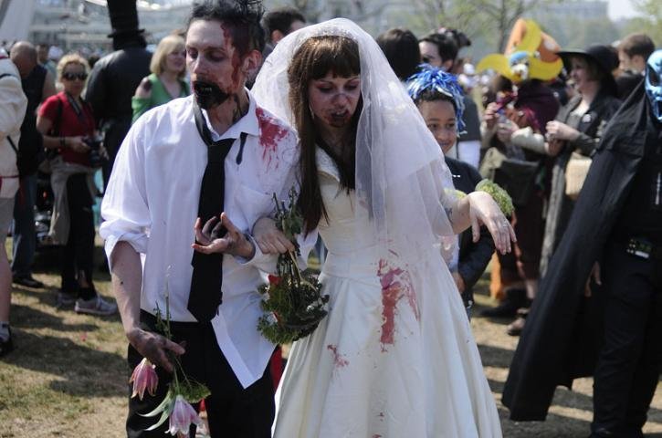 Confira mais fotos do casamento de zumbis em Londres