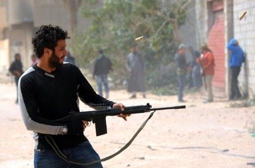 Kadhafi e rebeldes mant&eacute;m sangrenta disputa por Misrata