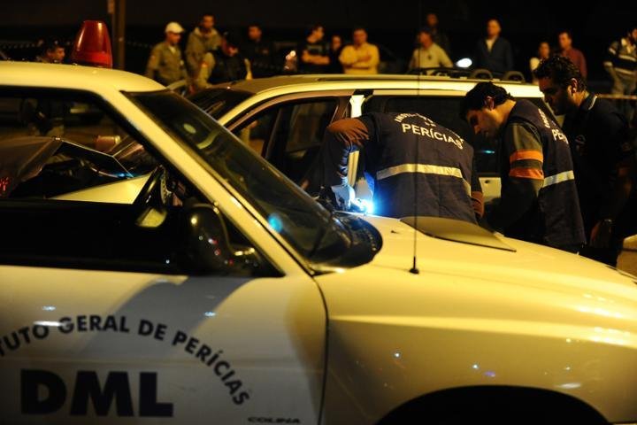 Assaltante morre ap&oacute;s tiroteio com PM no bairro Menino Deus