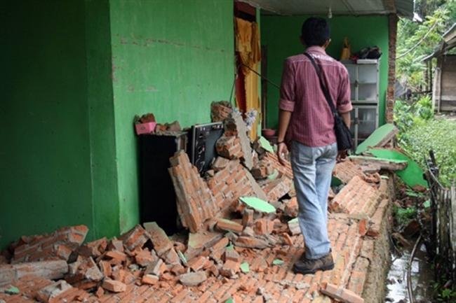 Terremoto de magnitude 6,3 atinge a ilha de Java, na Indon&eacute;sia