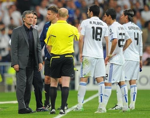 Mourinho acusa arbitragem e considera Liga dos Campe&otilde;es perdida
