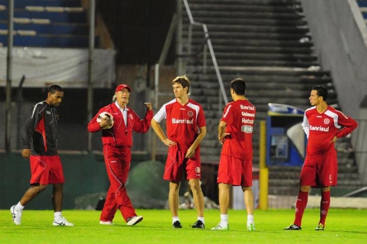 Prevendo caldeir&atilde;o no Uruguai, dirigentes pedem calma ao Inter