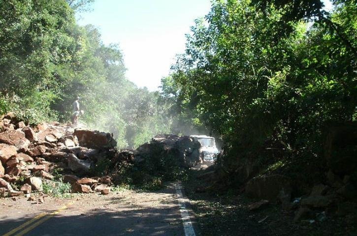 Explosivos ser&atilde;o usados para liberar tr&aacute;fego na BR 116