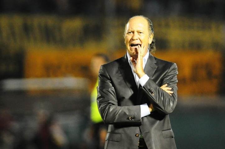 T&eacute;cnico comandou Inter no empate em 1 a 1 no Uruguai