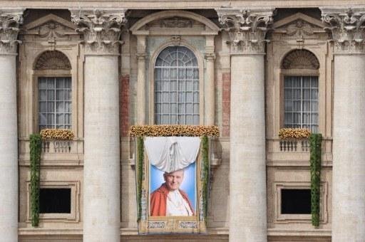 Bento XVI proclama beato o papa Jo&atilde;o Paulo II