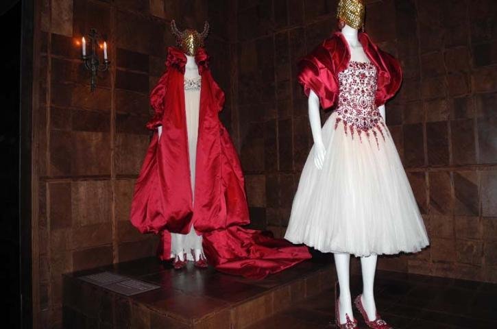 Estilista Alexander McQueen &eacute; homenageado com grande retrospectiva no Met