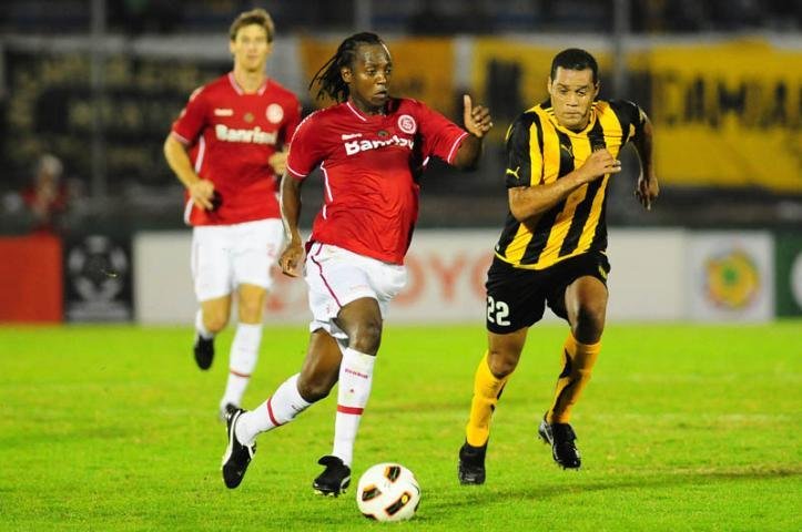 Jornal uruguaio classifica Inter e Pe&ntilde;arol como a partida do ano