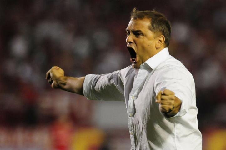 No fim, foi o t&eacute;cnico Diego Aguirre que comemorou