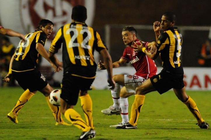 M&iacute;stica copeira do Pe&ntilde;arol elimina o Inter 