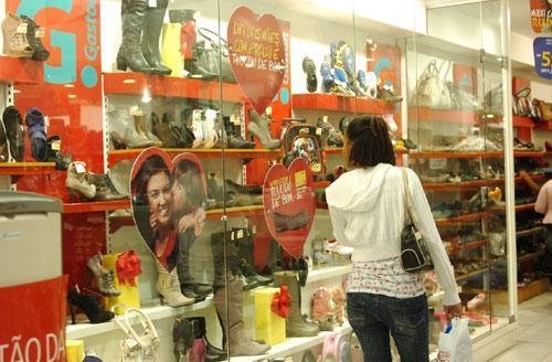 Infla&ccedil;&atilde;o e redu&ccedil;&atilde;o no cr&eacute;dito n&atilde;o afetam a disposi&ccedil;&atilde;o dos consumidores