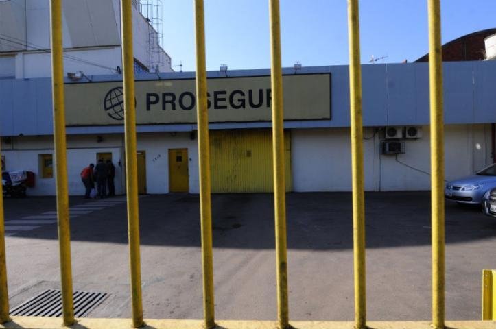 Pol&iacute;cia investiga assalto milion&aacute;rio em Porto Alegre