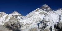 Alpinista britânico posta no Twitter do topo do Everest