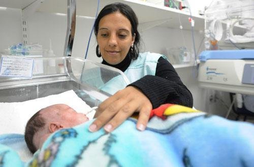 Elis&acirc;ngela viaja todos os dias de Tramanda&iacute; a Porto Alegre para ver Luan
