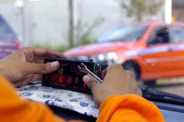 Motorista deve adaptar aparelho, pagar e agendar verifica&ccedil;&atilde;o no Inmetro