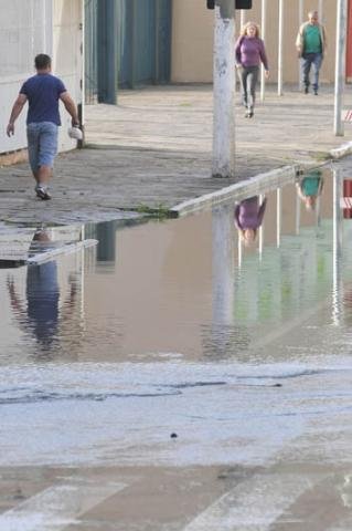 Vazamento deixa parte dos bairros Partenon e Santo Ant&ocirc;nio sem &aacute;gua