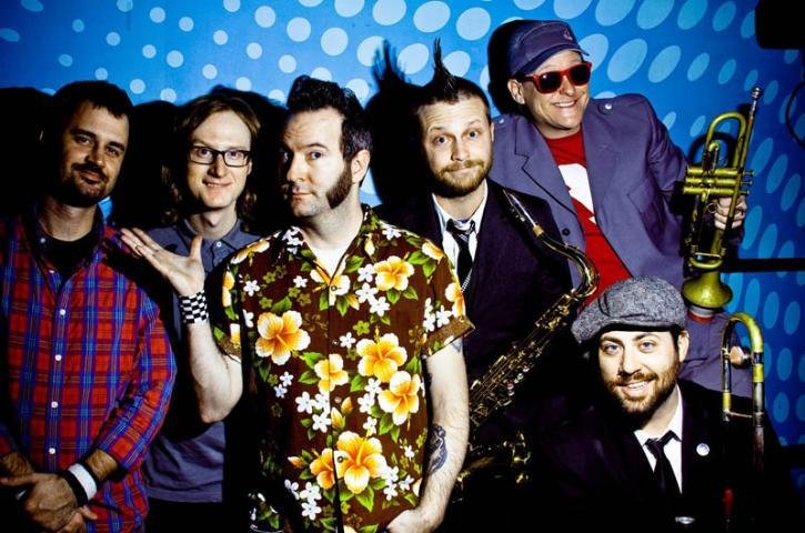 Reel Big Fish surgiu em 1995 e conseguiu romper a barreira da cena independente americana