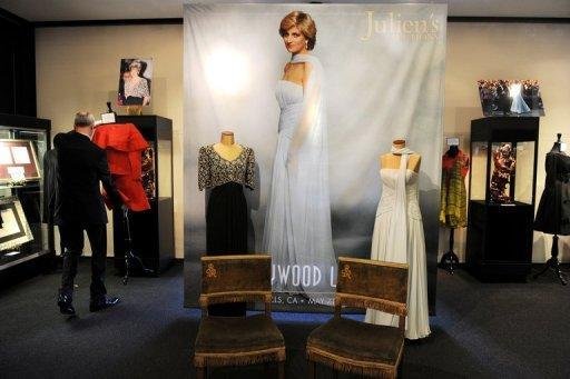 Vestidos usados por Lady Di s&atilde;o leilados por 276 mil d&oacute;lares nos EUA