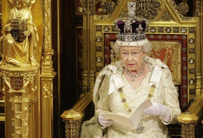 Rainha da Inglaterra pede para assessores comprarem um iPad