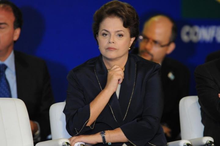 Dilma anuncia R$ 750 milh&otilde;es para equipamentos e obras das prefeituras