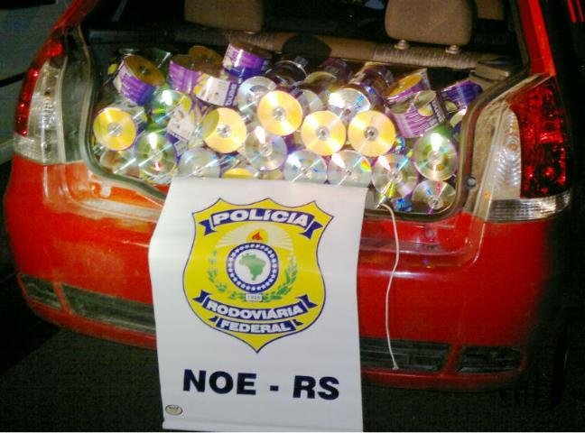 Receita apreende 120 mil CDs e DVDs em Minas do Le&atilde;o